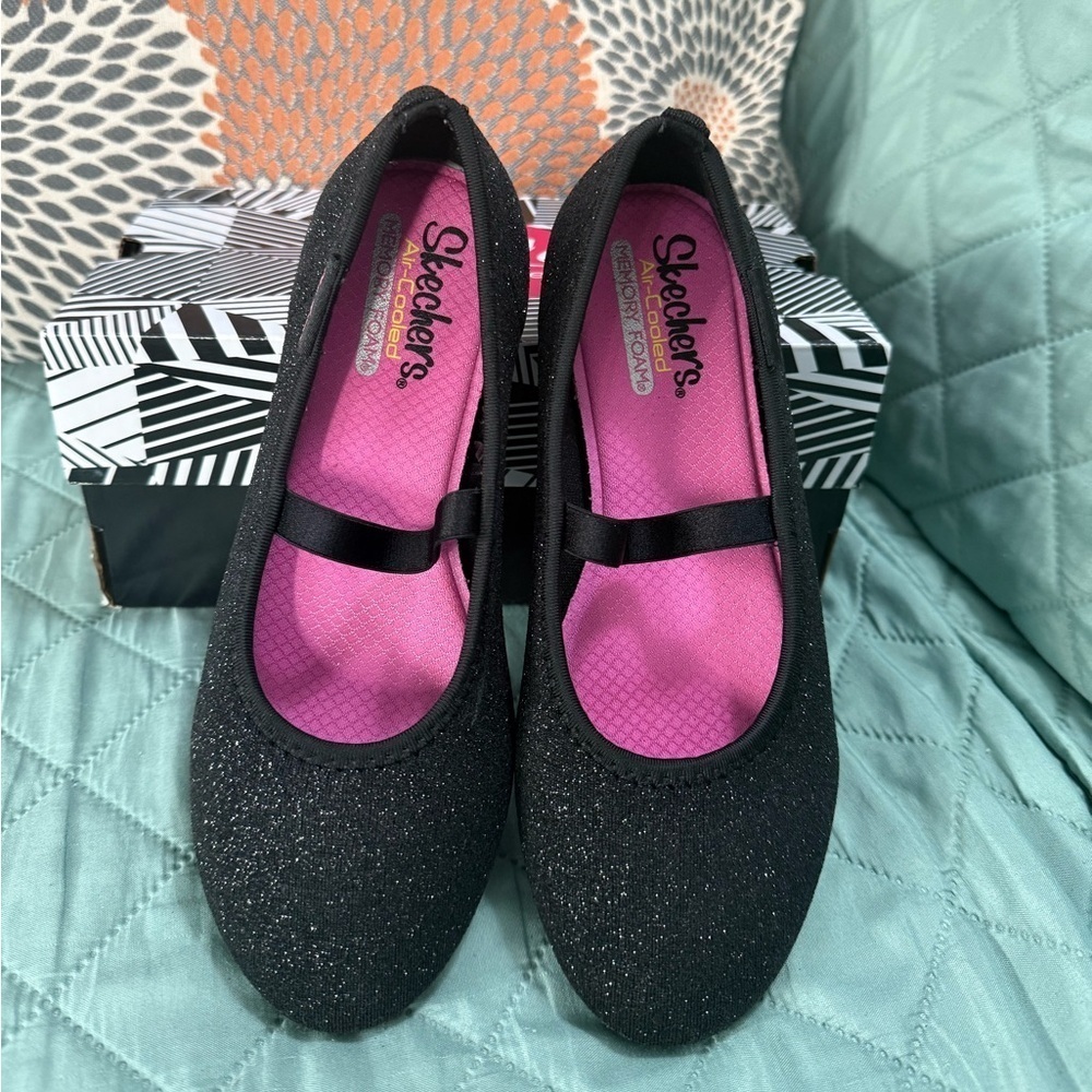 Cleo’s by Skechers Air Cooled Memory Foam